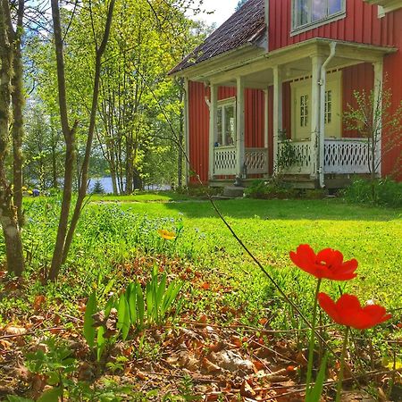 Viktors Affaershus Bed and Breakfast Atran Exteriör bild