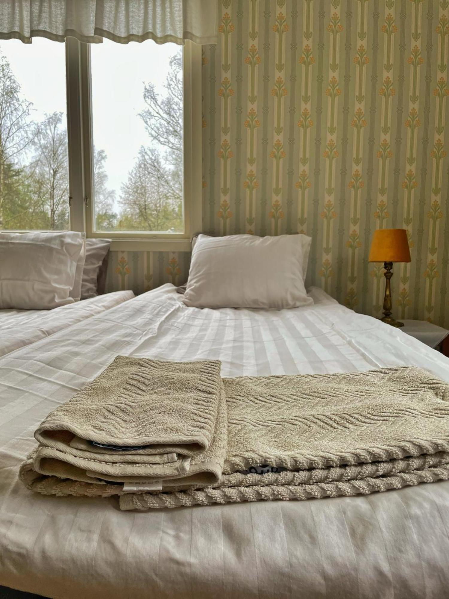Viktors Affaershus Bed and Breakfast Atran Exteriör bild